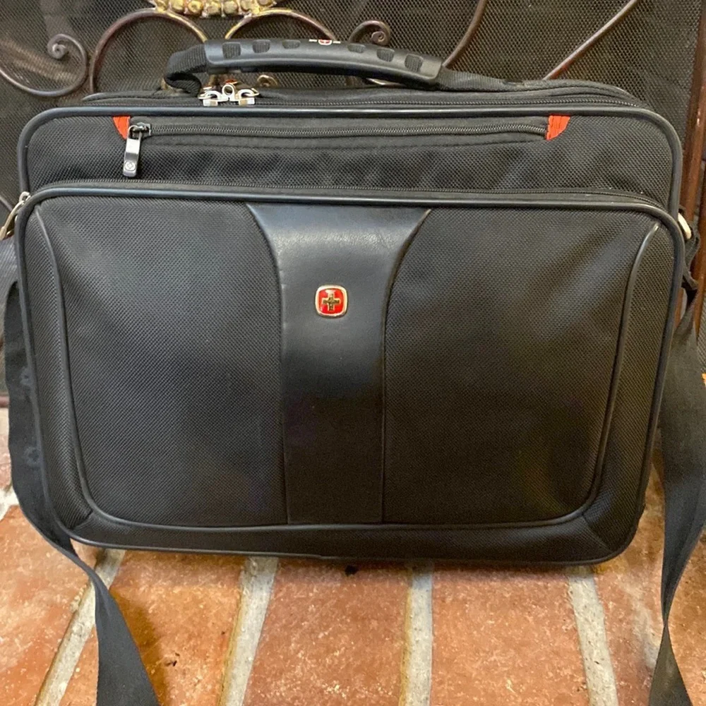 Swiss gear WENGER Legacy 16inch Slimcase - Black